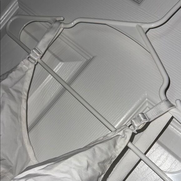 Womens White Full Coverage Bra with Wide elastic Straps 42 D NWT - Picture 4 of 7